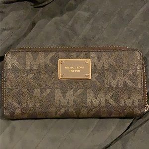Michael kors wallet